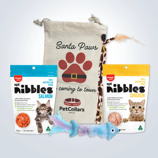 Christmas Signature Gift Set for Cats with treats, toys and festive gift bag